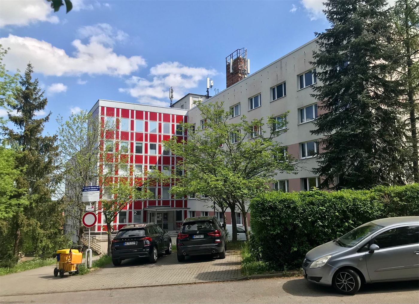 Gebäude der Senmotic-Praxis in der Dr.-Salvador-Allende-Straße 2 in Weimar